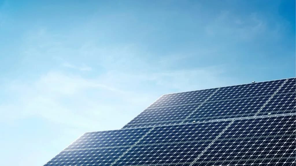 Dlaczego fotowoltaika się nie opłaca? Odkryj ukryte koszty i ryzyka