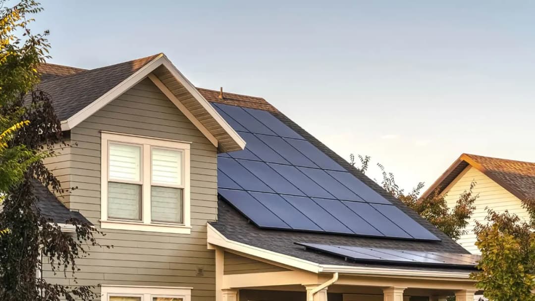 Opinie o elektrowniach słonecznych: co warto wiedzieć przed zakupem